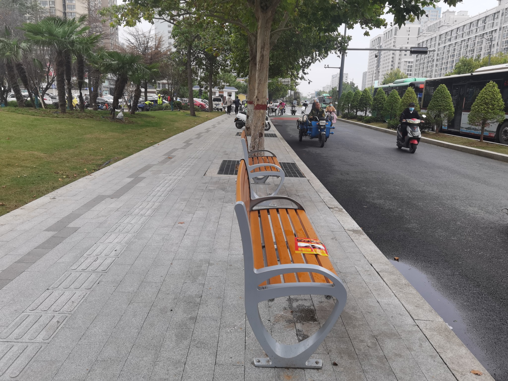 大河报呼吁有果 郑州多路段公交站牌增设便民座椅-大河新闻