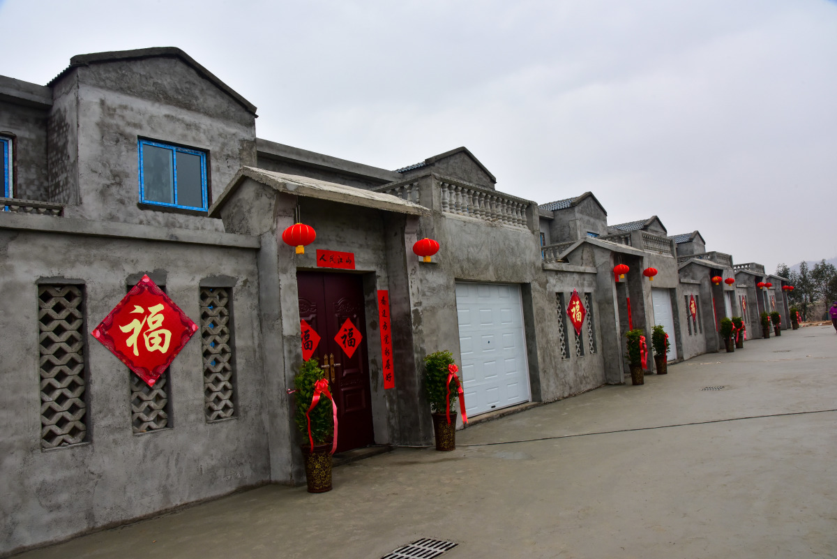 巩义举行农村住房灾后重建分房仪式,285户受灾群众喜领新房钥匙