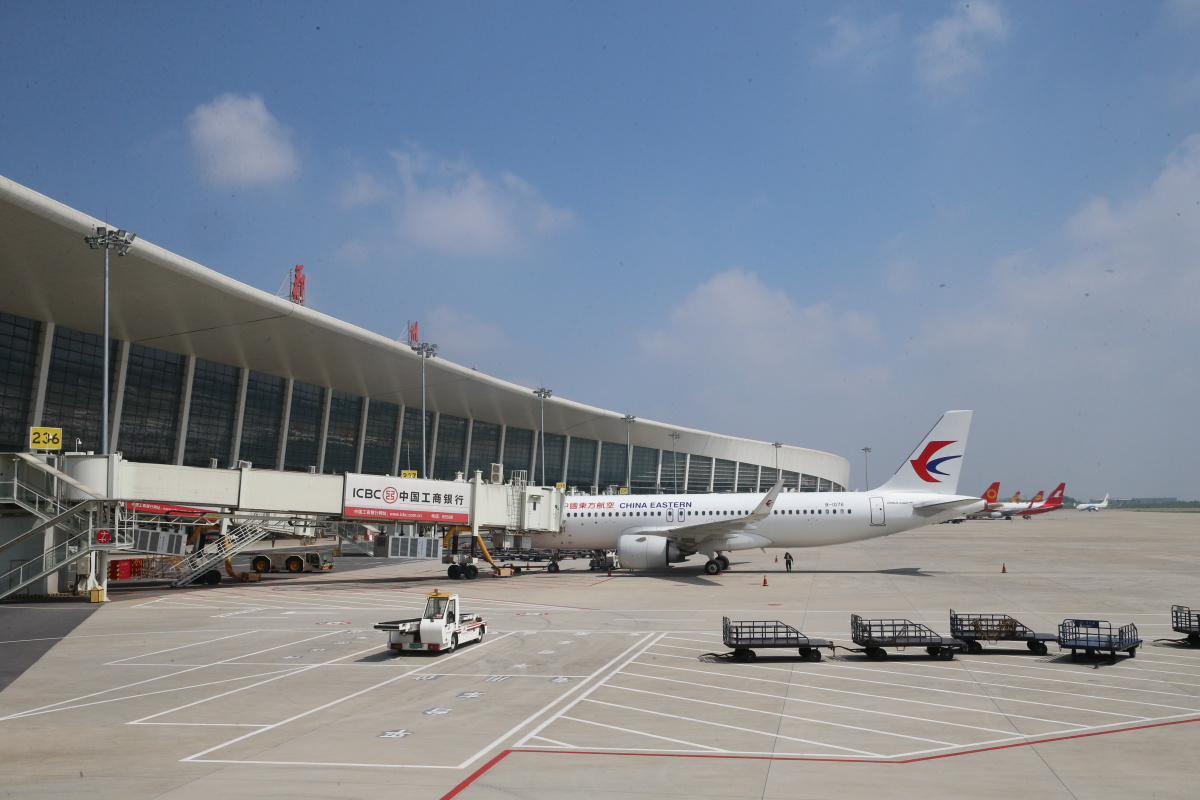 机场的各种交通形式更是进入了繁忙状态,目前,郑州机场通往郑州,开封