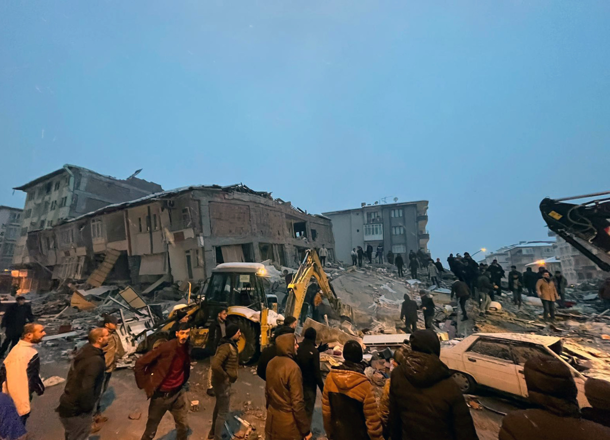 土耳其地震中国救援队累计救出8人 被埋150小时男子获救_凤凰网视频_凤凰网