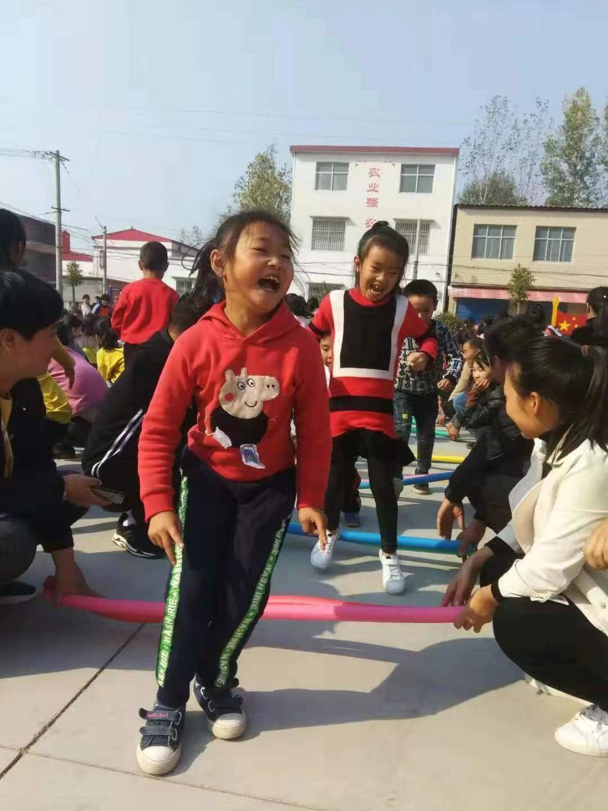 bob半岛官网让体育站在C位！这位校长为学生打开别样成长空间(图4)