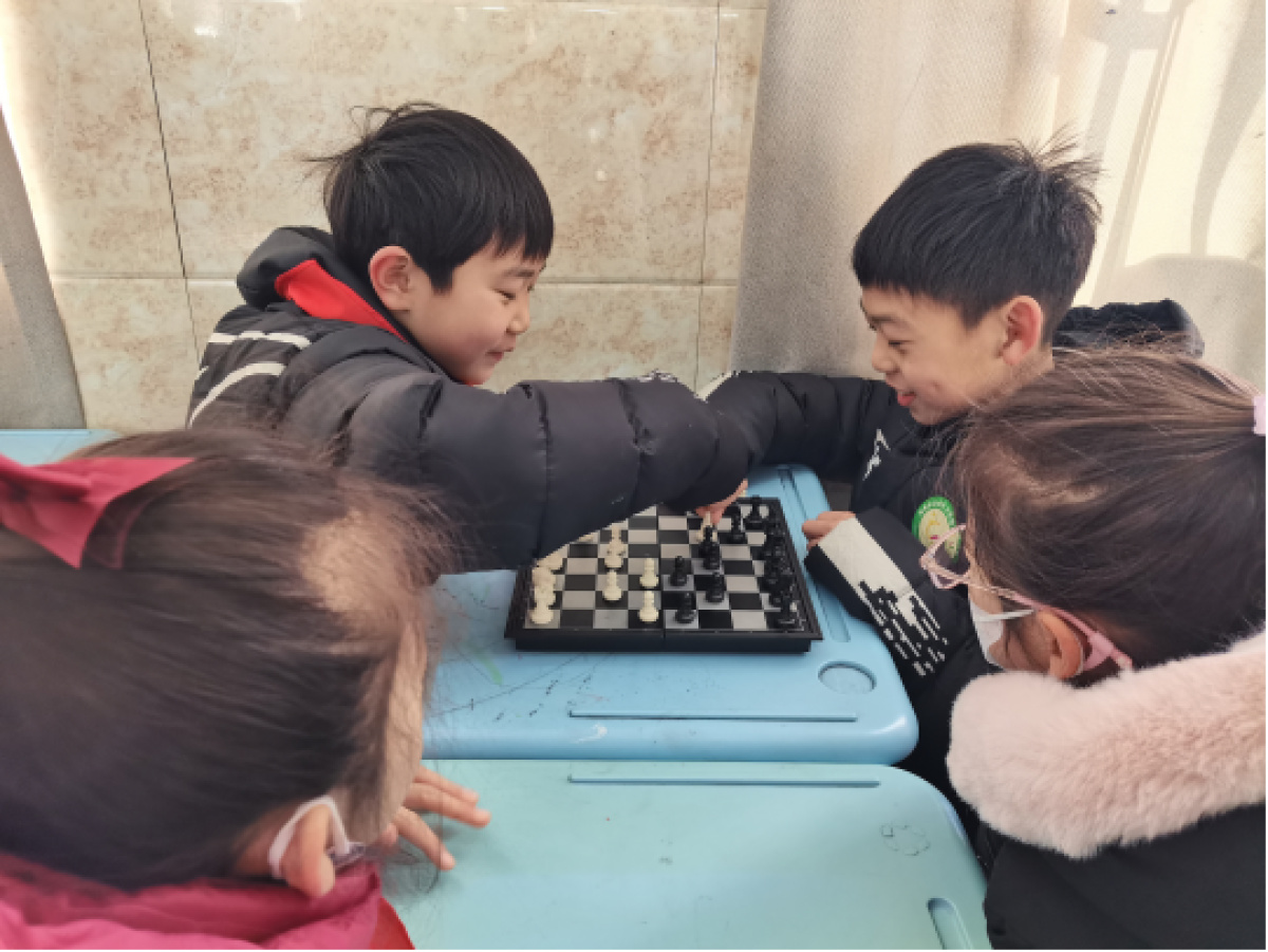 下象棋翻花繩鄭州這所小學的孩子玩轉課間十分鐘