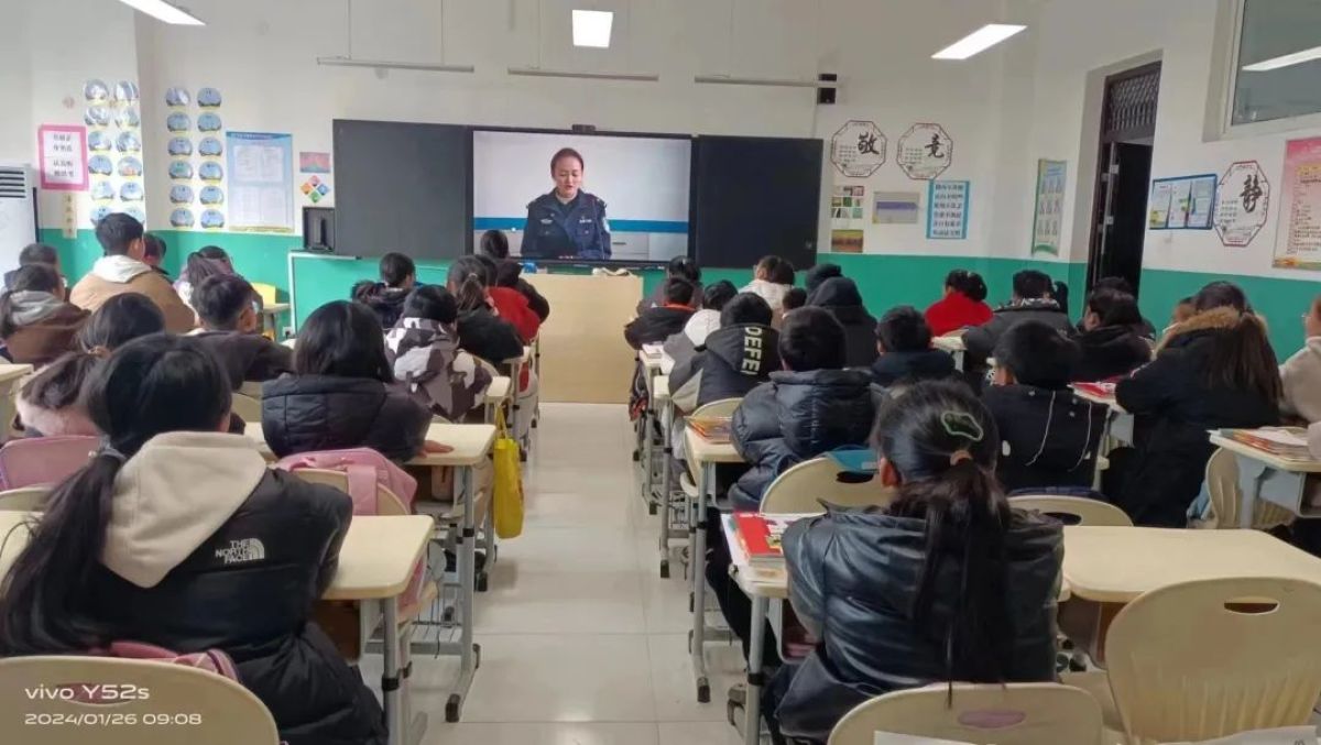 咋规避网络风险漯河市实验小学邀请警官以案说法促校园安全