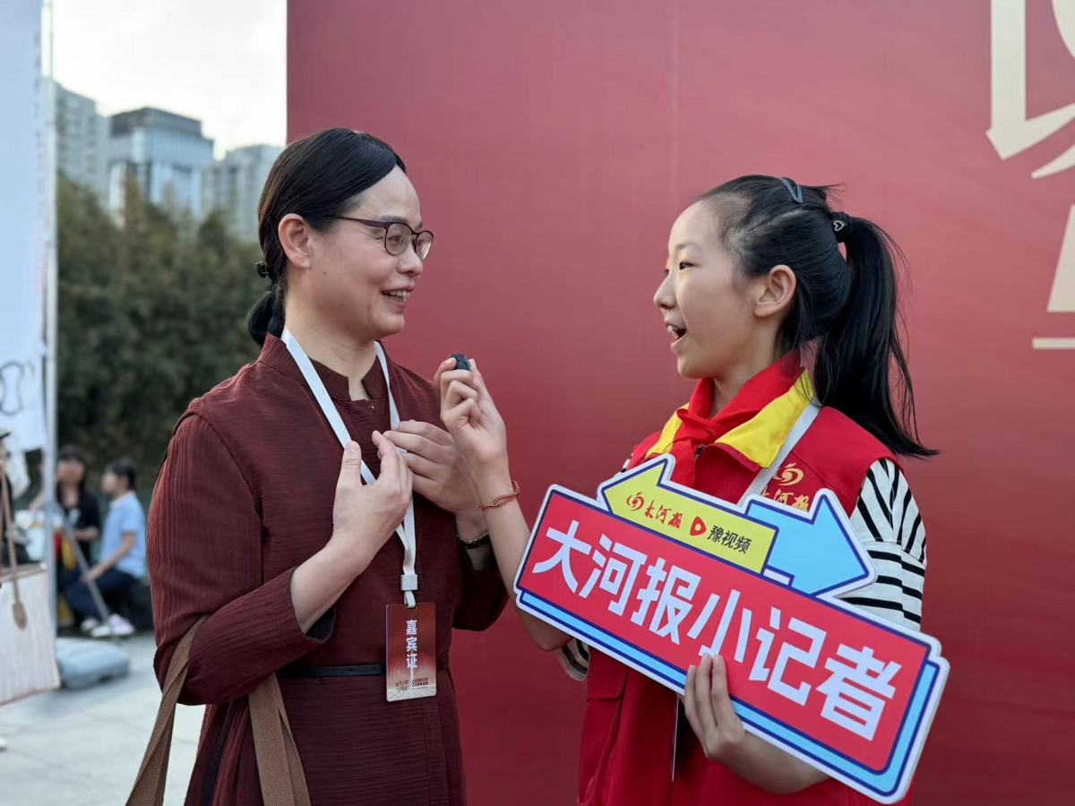 2名大河报小记者代表"当代少年"走进当代盛典,顺利通关!