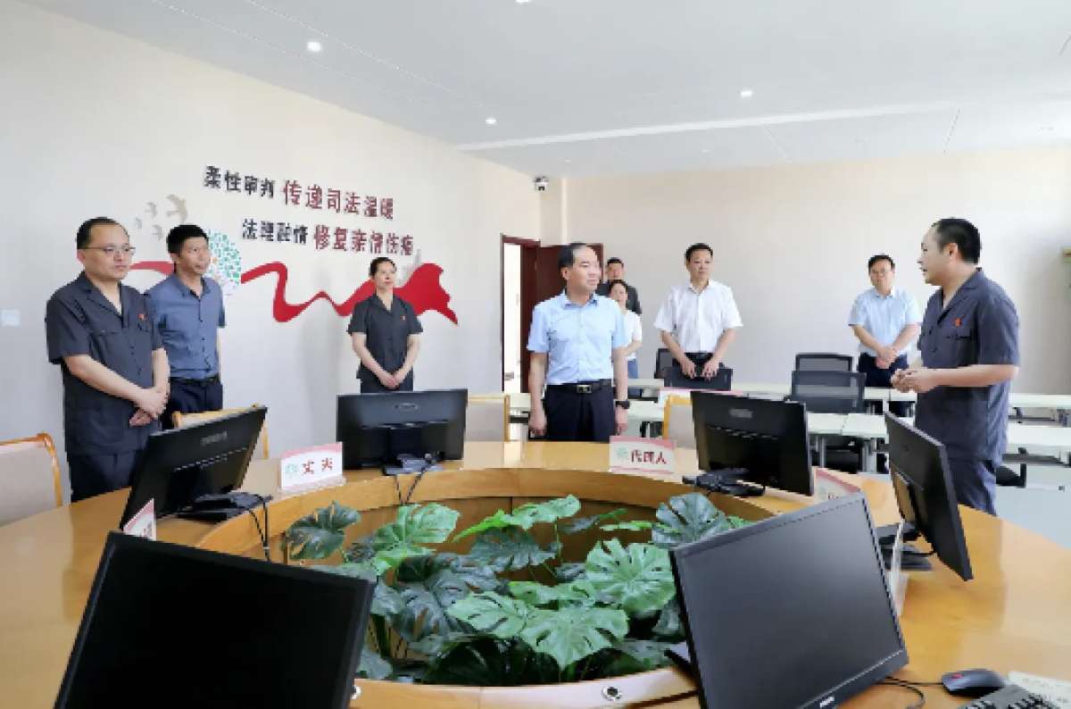 南阳西峡县委常委,政法委书记李大勇到西峡法院调研指导工作