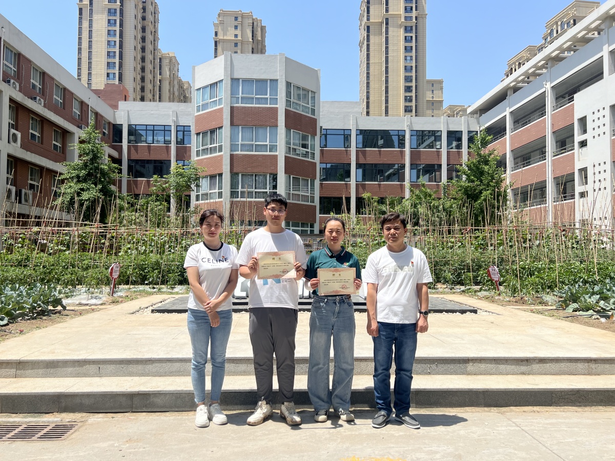 郑州市管城回族区南十里铺小学少年跟着农学专家体验农耕文化