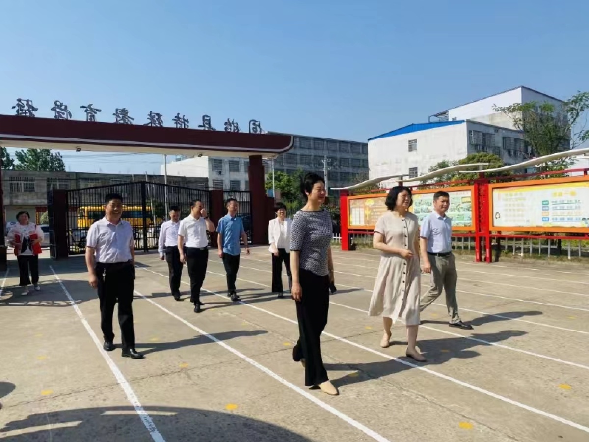 5月17日上午,信阳市固始县委副书记姚晓越,固始县人大常委会副主任张