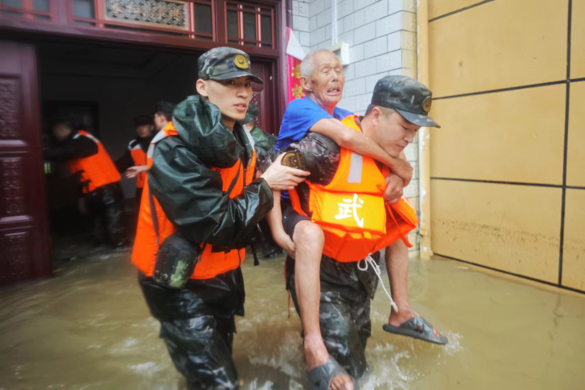 武警河南总队调派800名官兵增援南阳抗洪抢险  | 直击南阳抢险救援