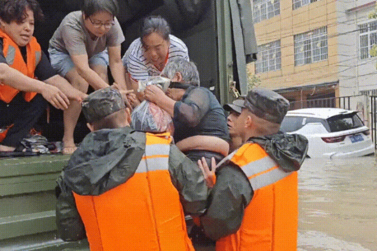武警河南总队调派800名官兵增援南阳抗洪抢险  | 直击南阳抢险救援