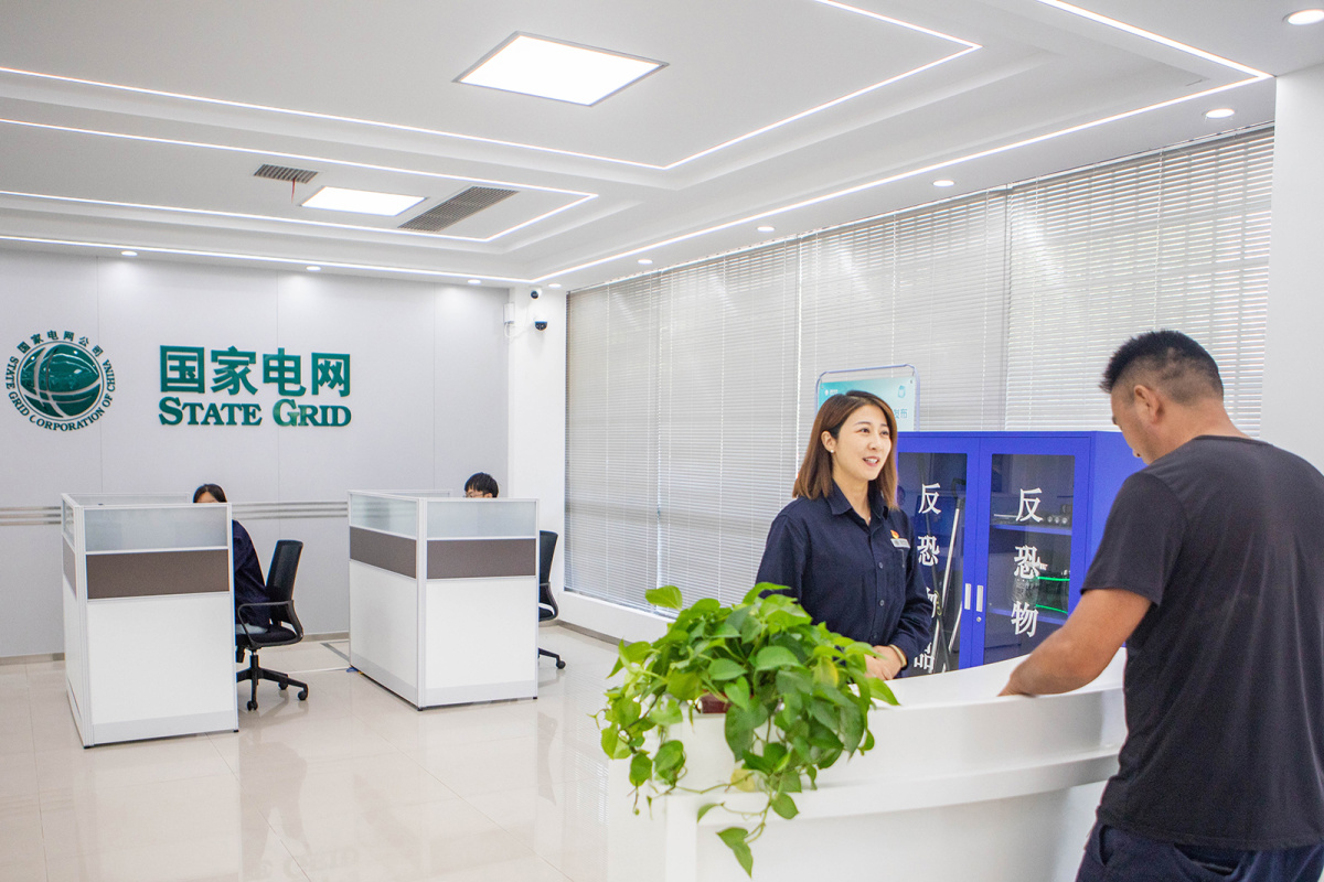 据介绍,该公司卫北中心供电所营业厅是新乡市首批开展"班厅合一"供电