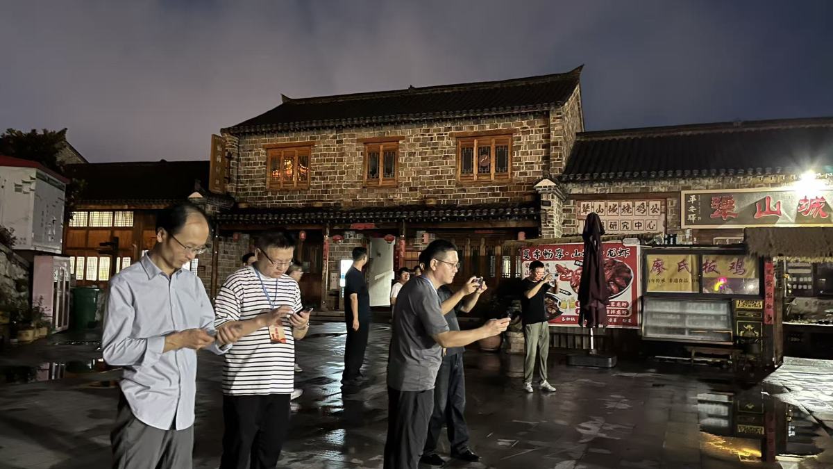 信陽(yáng)商城平安驛逗街：民俗文旅賦能振興 點(diǎn)亮大別山精神新實(shí)踐?丨大別山精神永放光芒