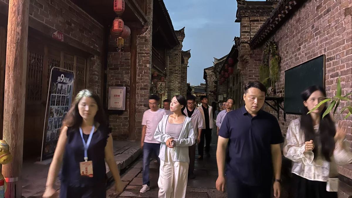 信陽(yáng)商城平安驛逗街：民俗文旅賦能振興 點(diǎn)亮大別山精神新實(shí)踐?丨大別山精神永放光芒